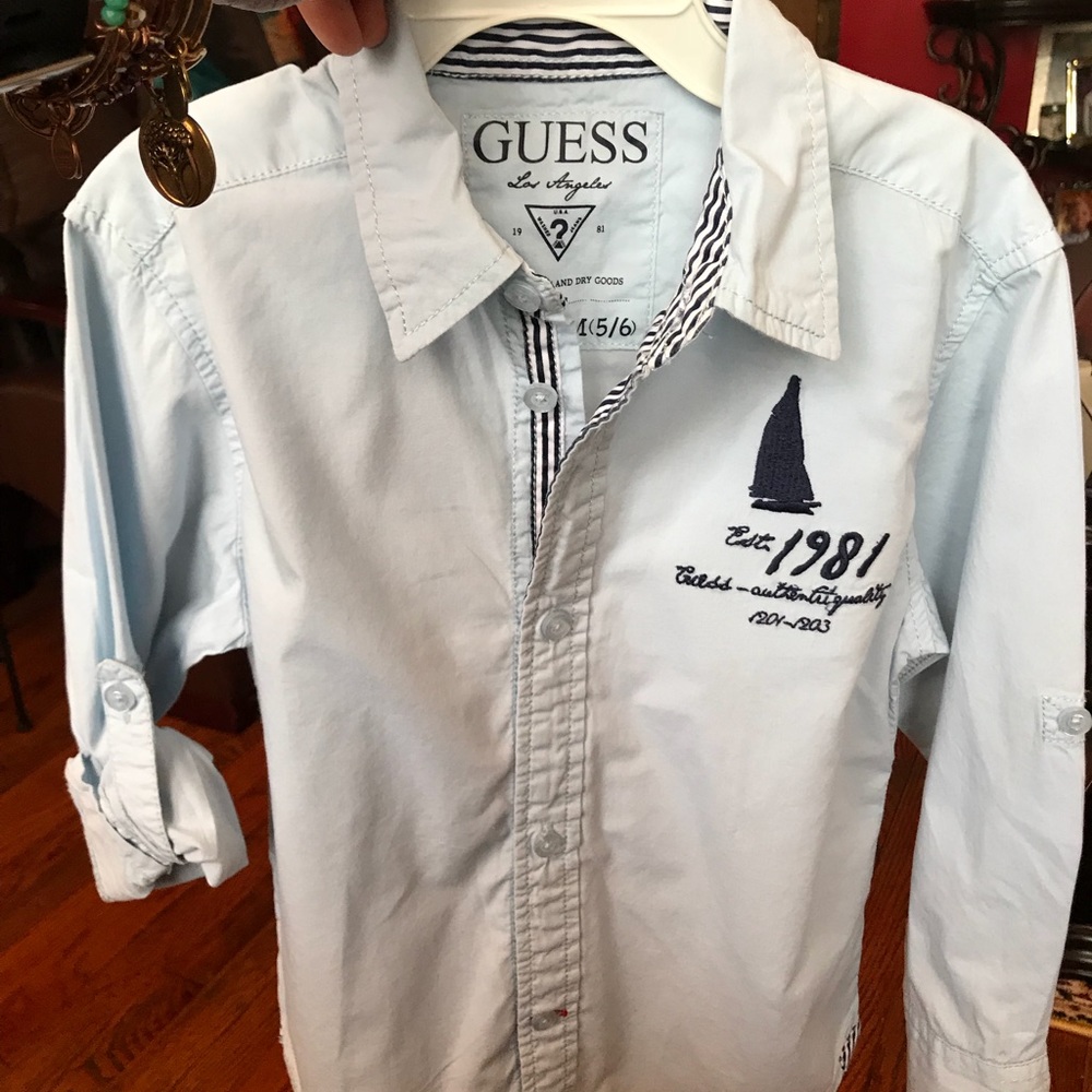 BLUE BUTTON DOWN GUESS SHIRT 5/6🍄